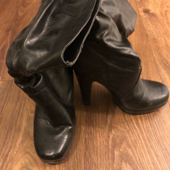 Black boots - Picture 3 of 4